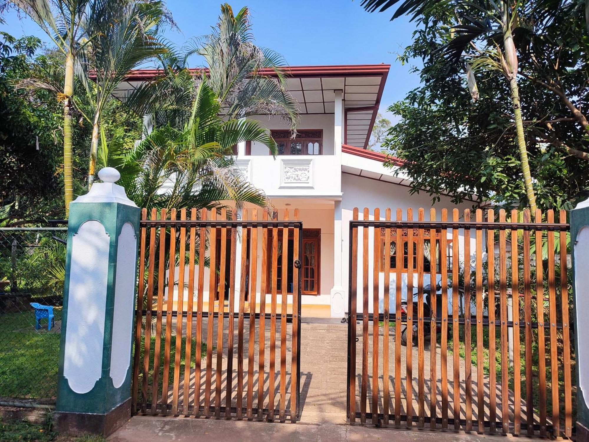 Sithu Guesthouse Bentota Exterior foto